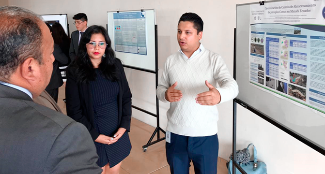 Boris German presentó el Póster Académico sobre la optimización de centros de almacenamiento de piñón en Manabí, ganador en la 2019 Conferencia Ecuador.